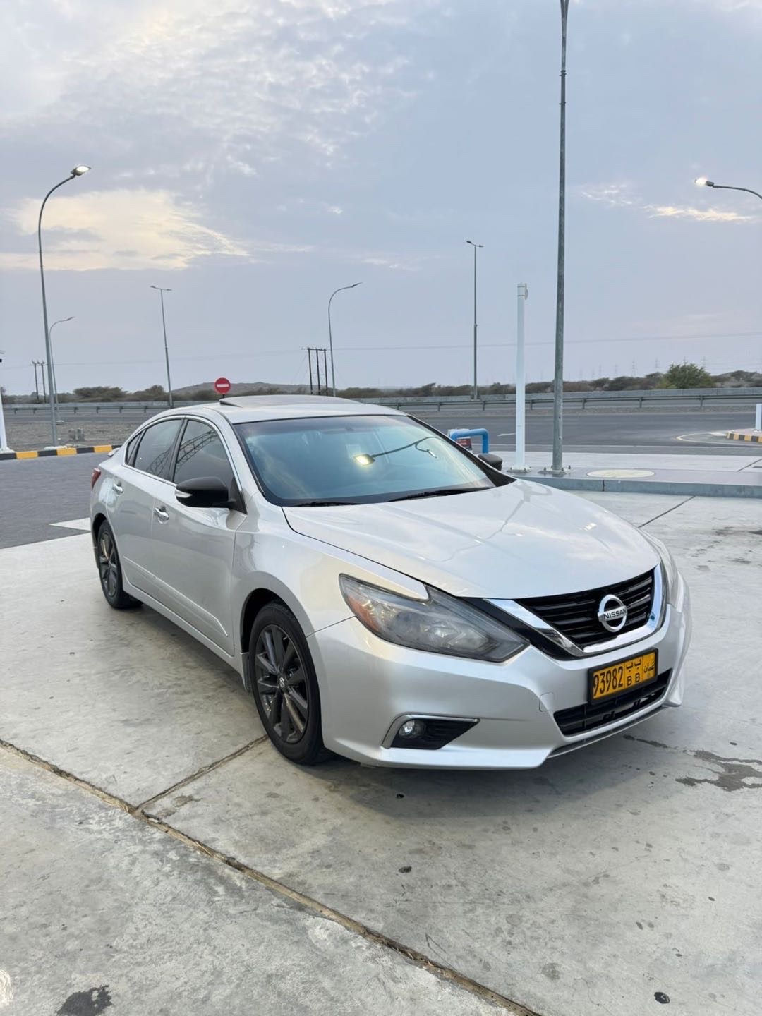 2017 Nissan Altima SV thumbnail 8