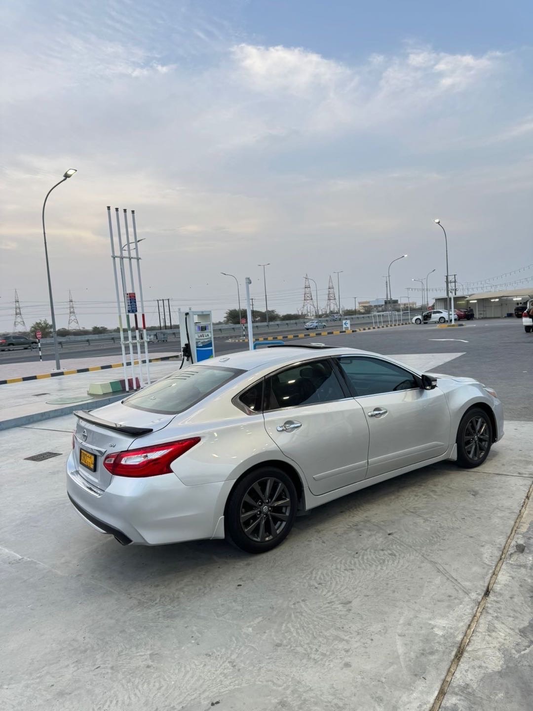 2017 Nissan Altima SV thumbnail 9