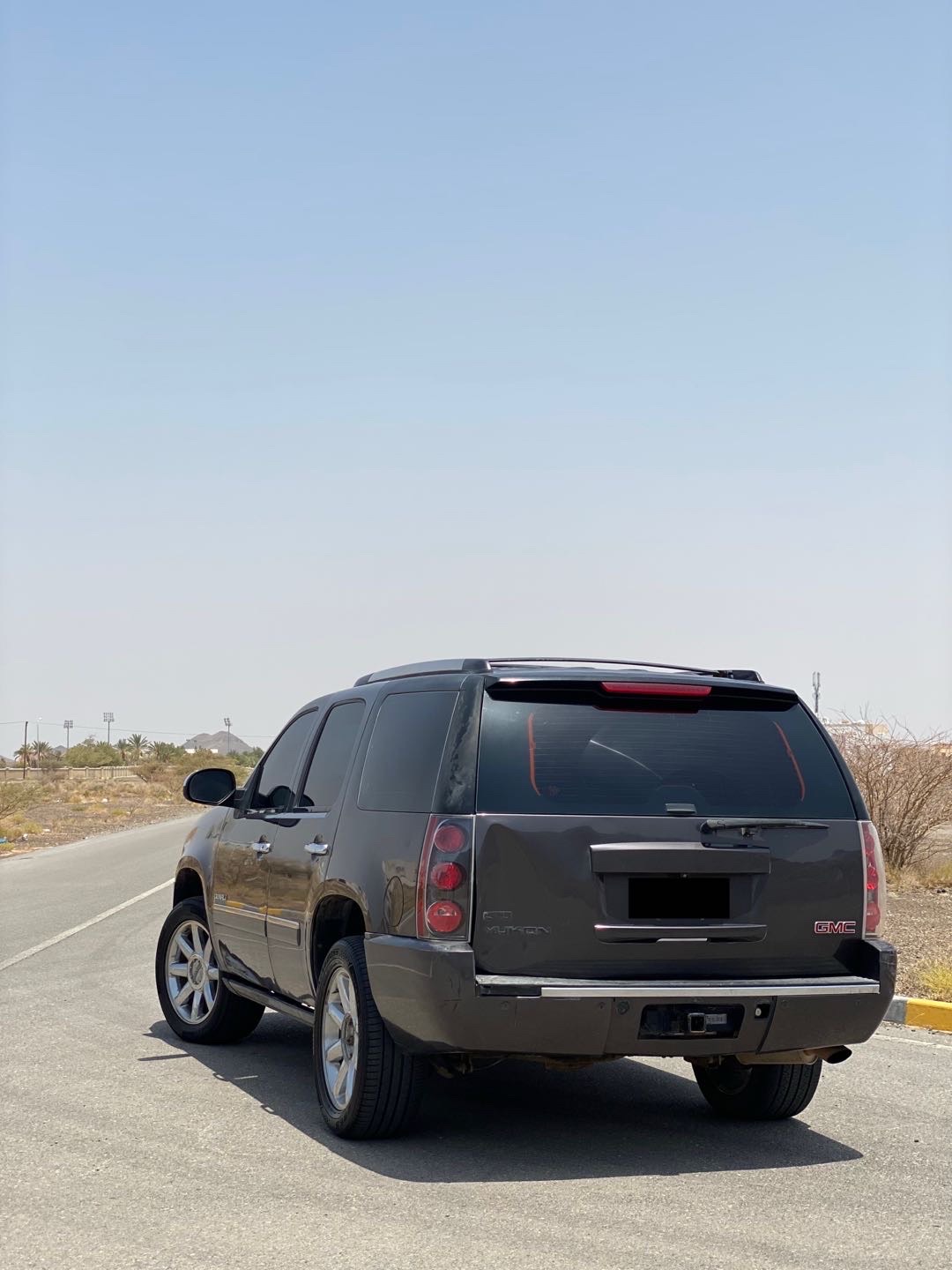 2011 GMC Yukon Denali thumbnail 5