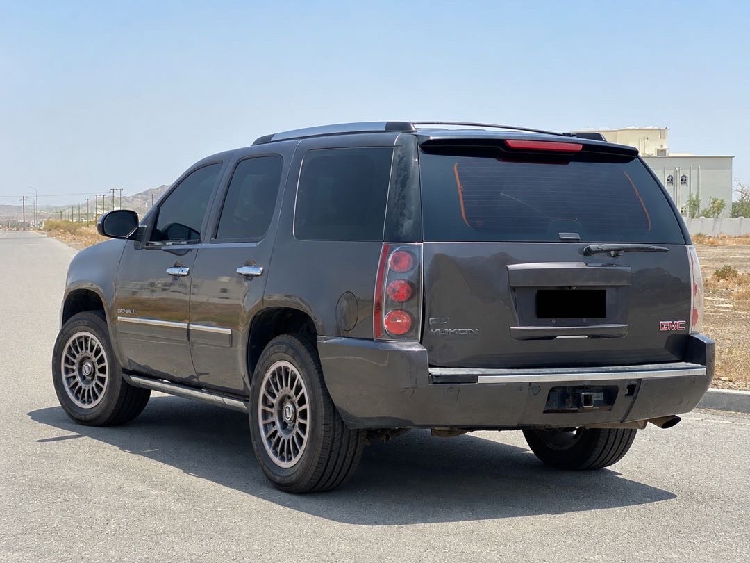 2011 GMC Yukon Denali thumbnail 7