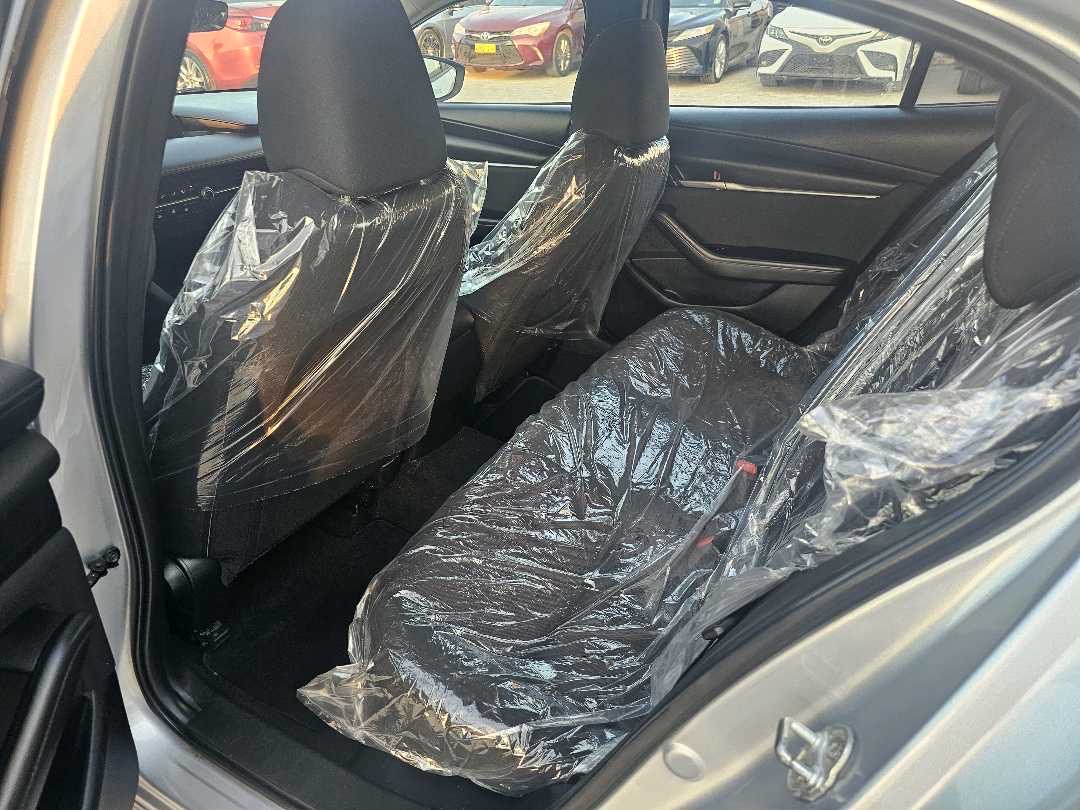 2021 Mazda 3 thumbnail 4