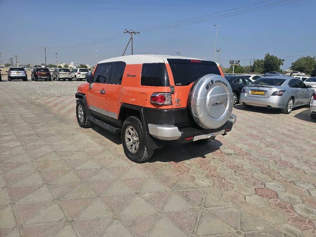 2013 Toyota FJ Cruiser Base thumbnail 5