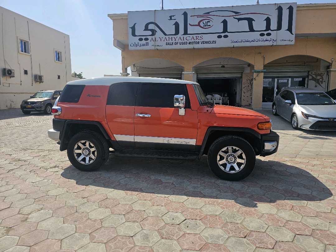 2013 Toyota FJ Cruiser Base thumbnail 9