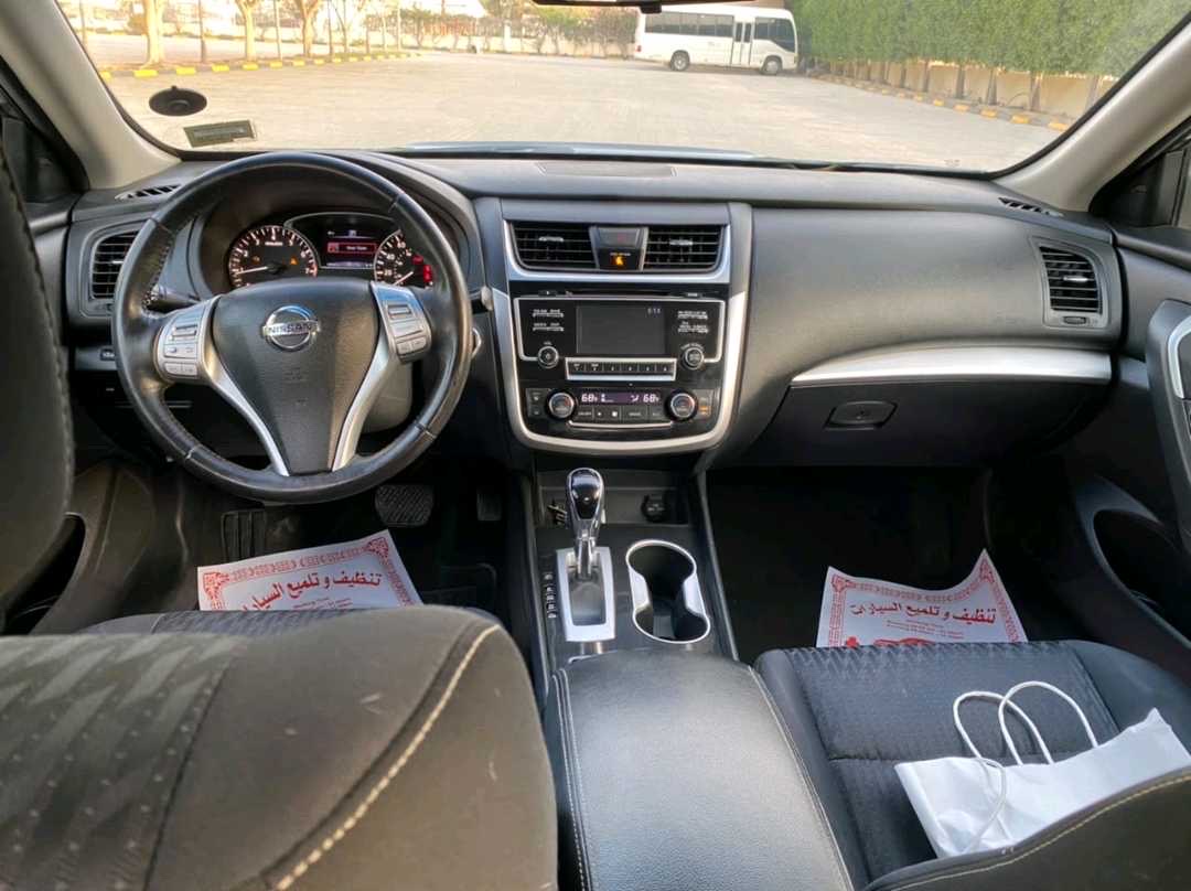 2018 Nissan Altima SV thumbnail 4