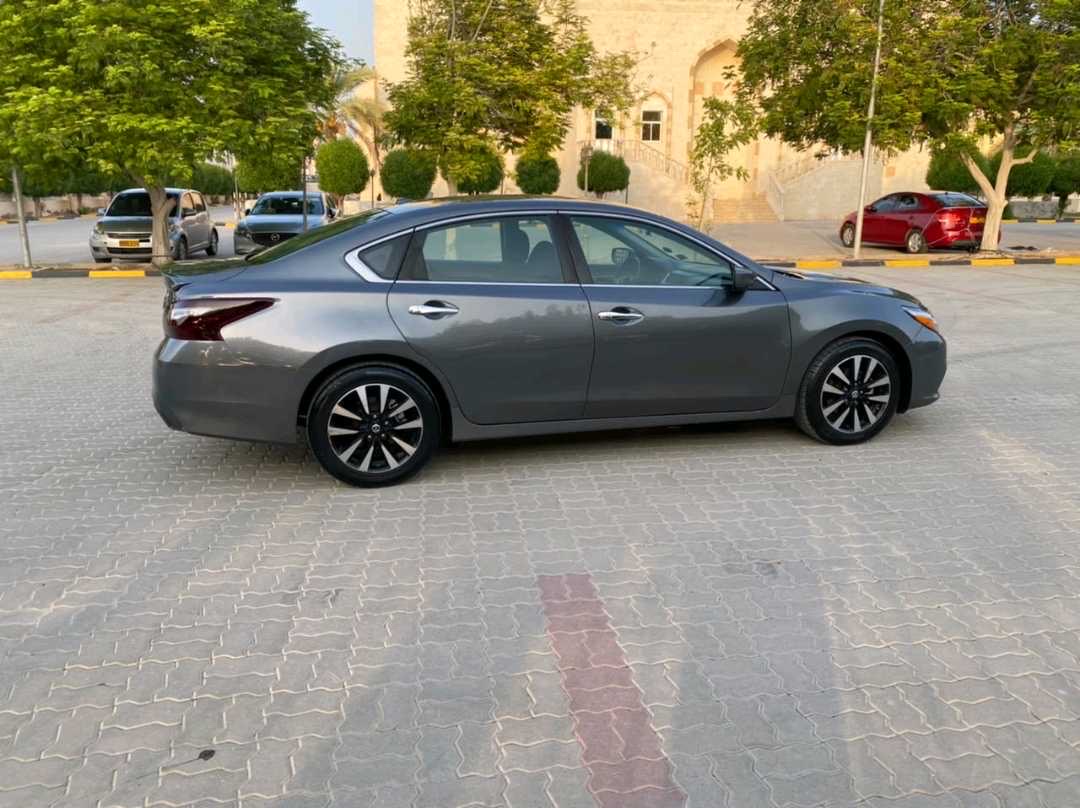 2018 Nissan Altima SV thumbnail 8
