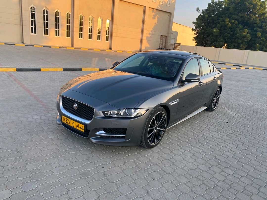 2016 Jaguar XF SV thumbnail 3