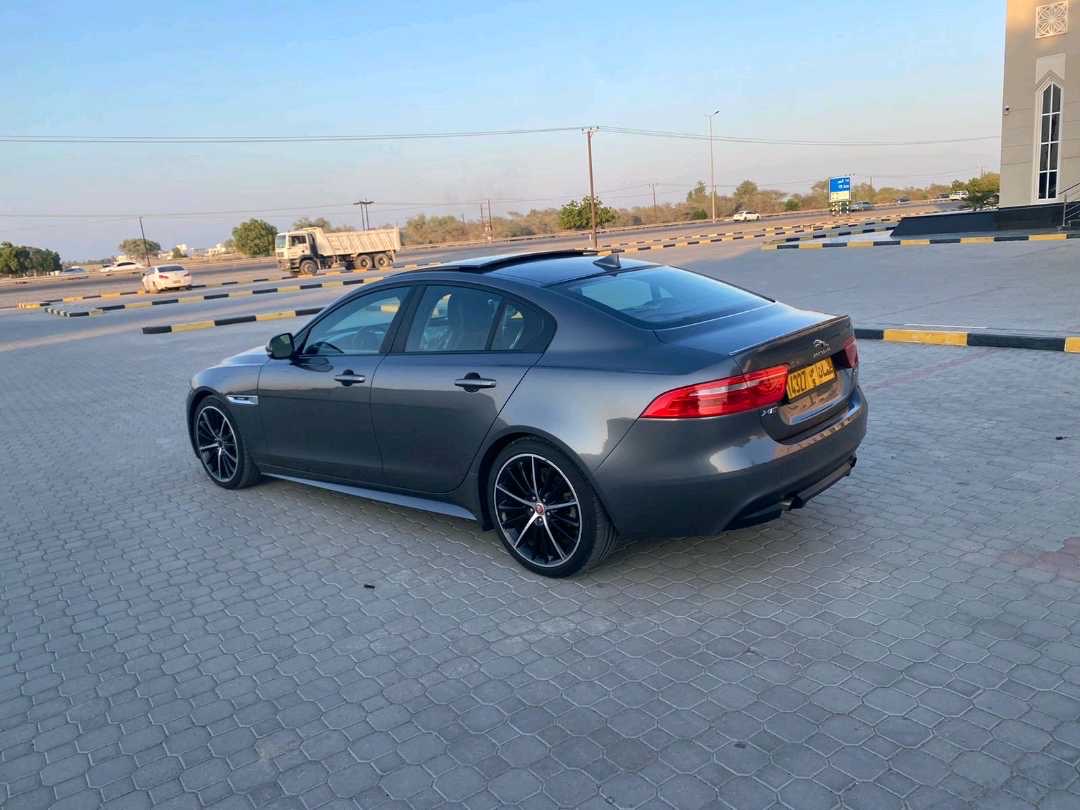 2016 Jaguar XF SV thumbnail 5