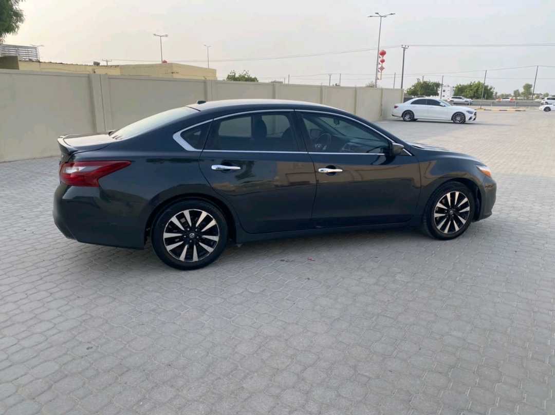 2018 Nissan Altima SV thumbnail 4