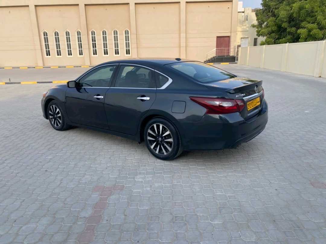 2018 Nissan Altima SV thumbnail 6