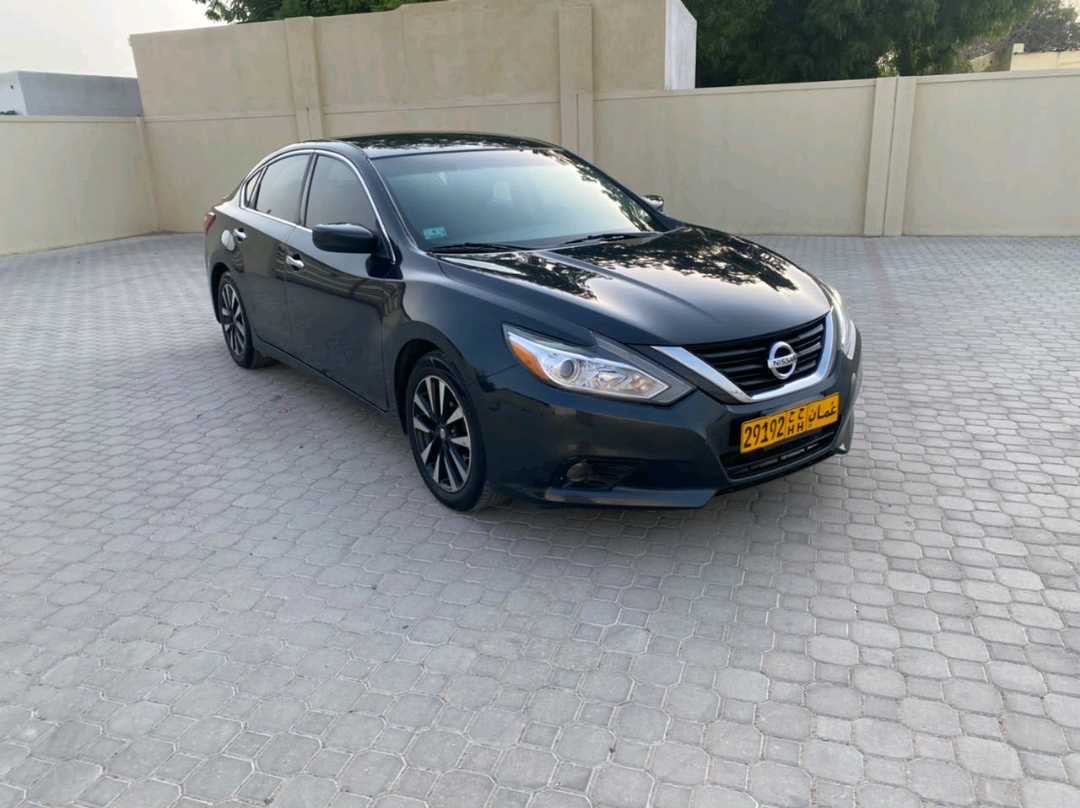 2018 Nissan Altima SV thumbnail 9