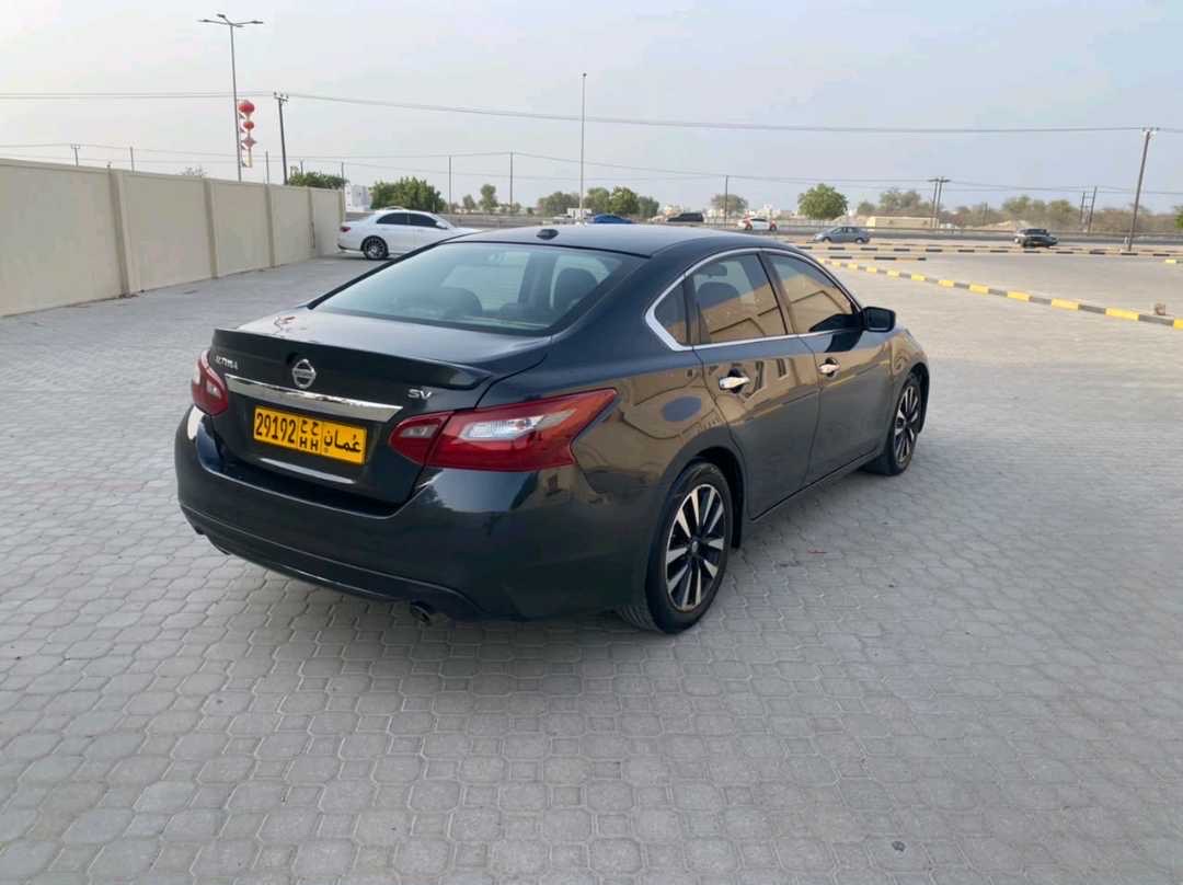 2018 Nissan Altima SV thumbnail 10