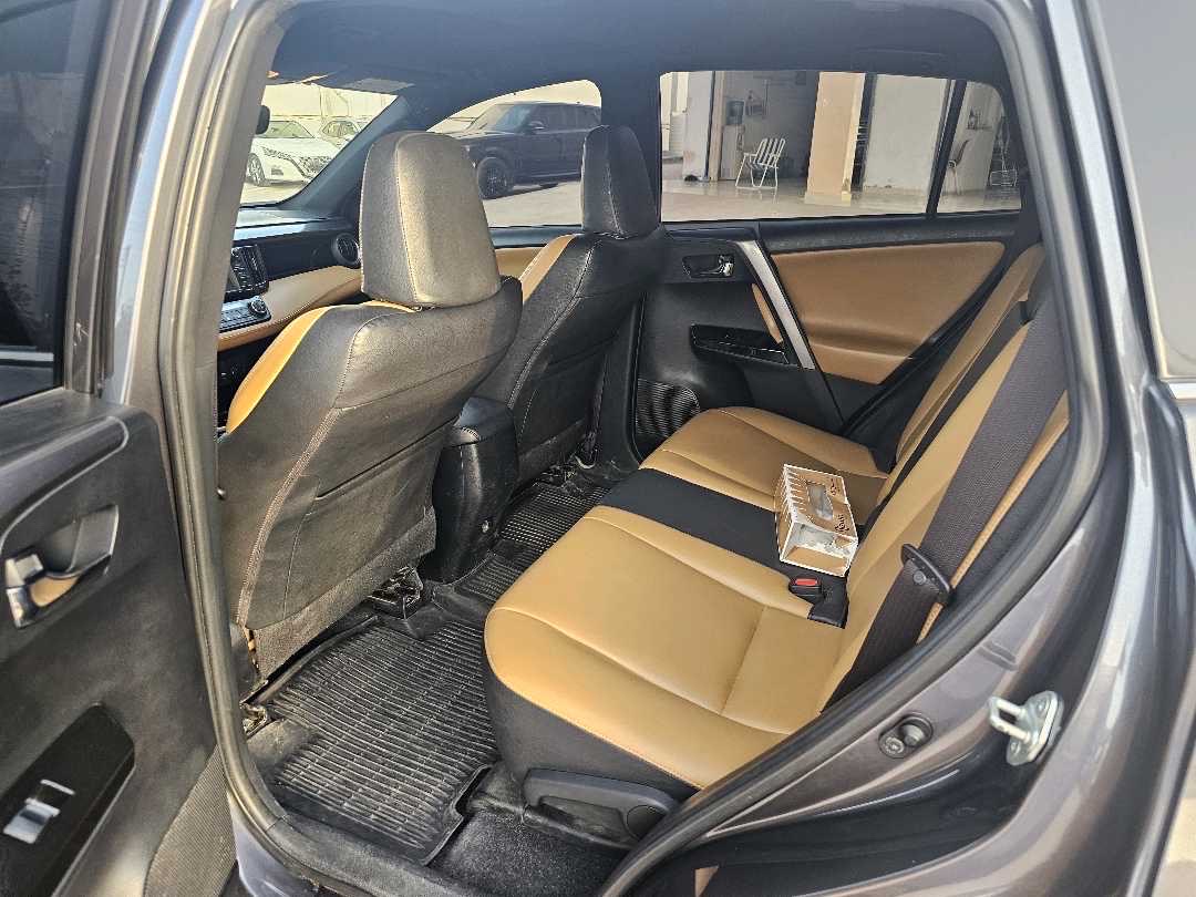 2018 Toyota Rav4 Limited thumbnail 4