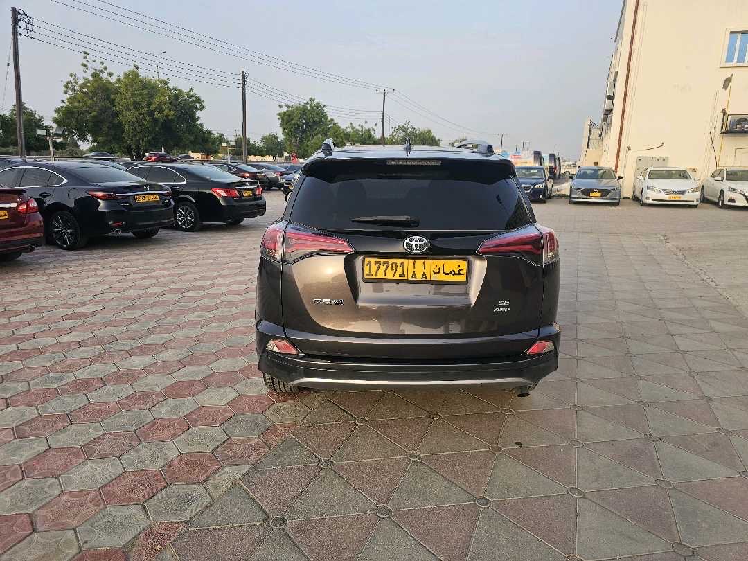 2018 Toyota Rav4 Limited thumbnail 5