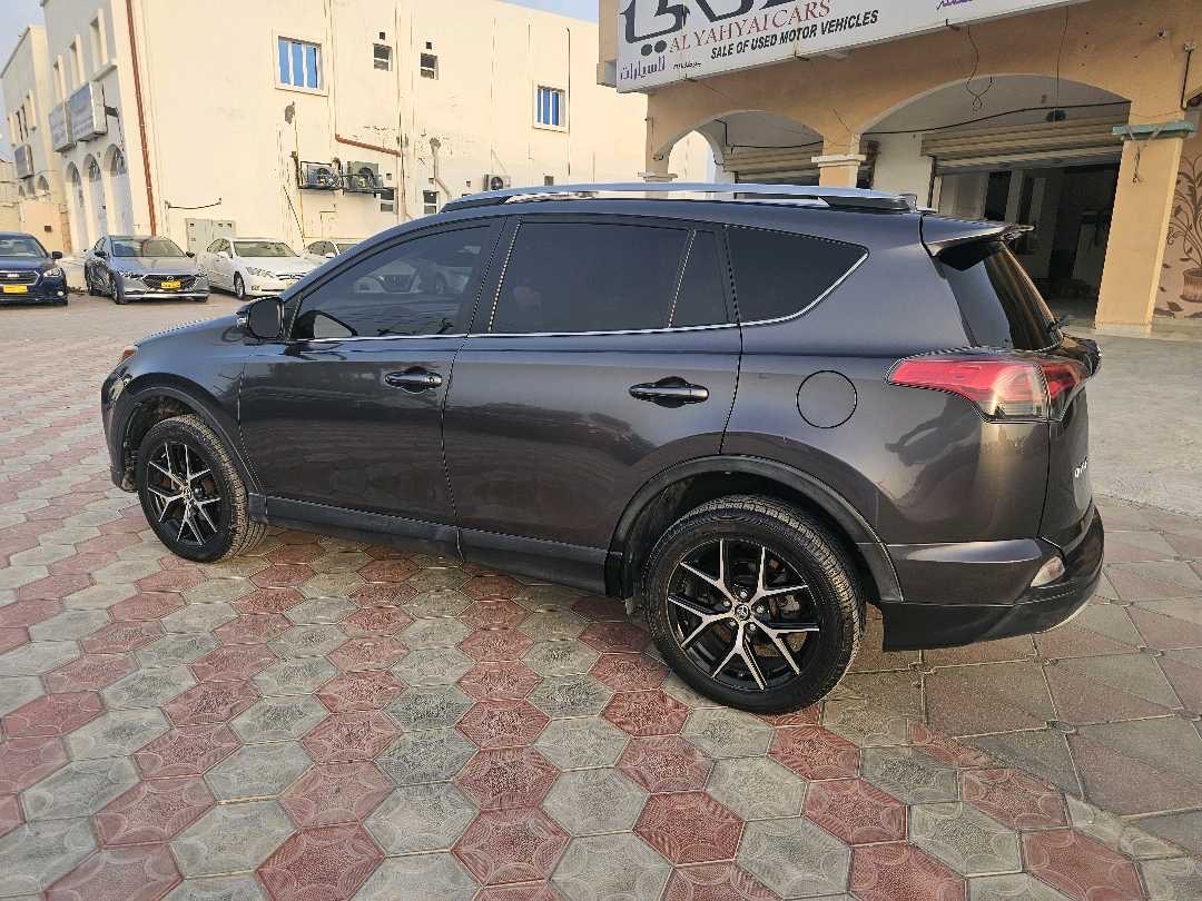 2018 Toyota Rav4 Limited thumbnail 7