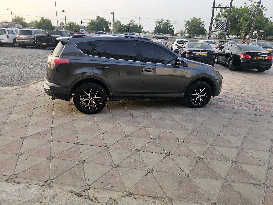2018 Toyota Rav4 Limited thumbnail 10