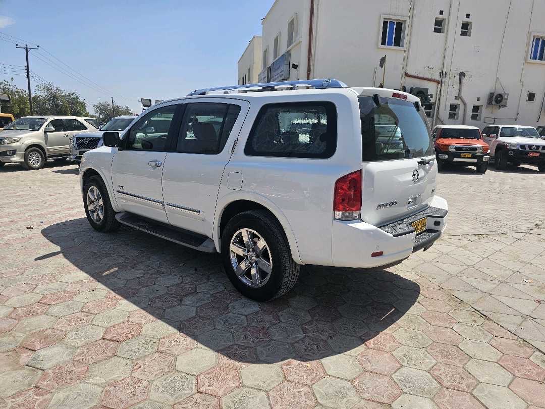 2012 Nissan Armada Platinum thumbnail 4