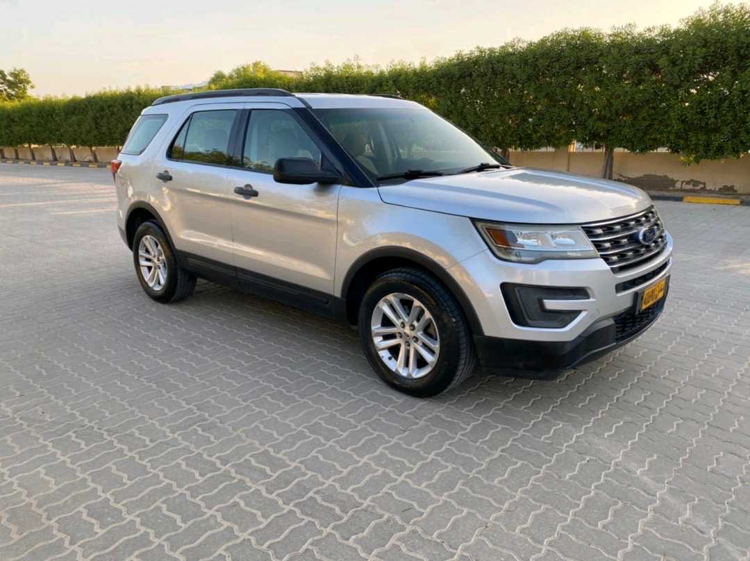 2017 Ford Explorer Platinum thumbnail 2