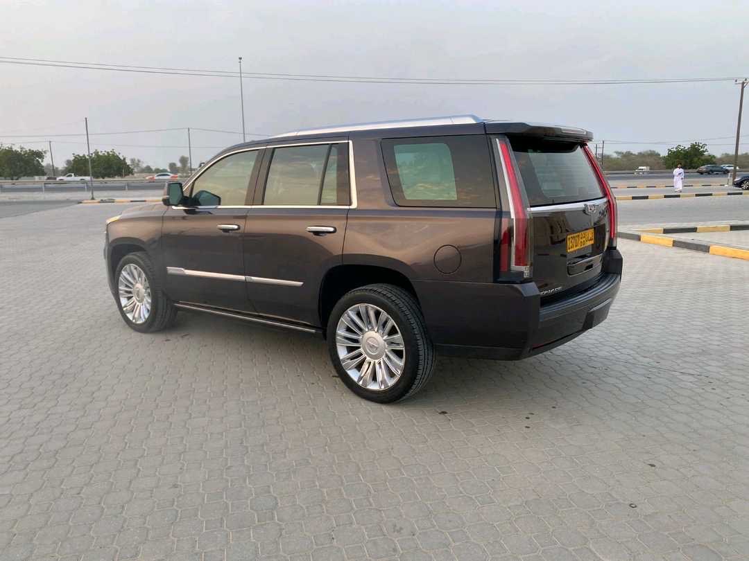 2016 Cadillac Escalade Luxury thumbnail 3