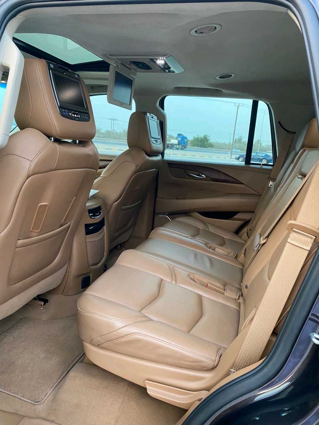 2016 Cadillac Escalade Luxury thumbnail 9