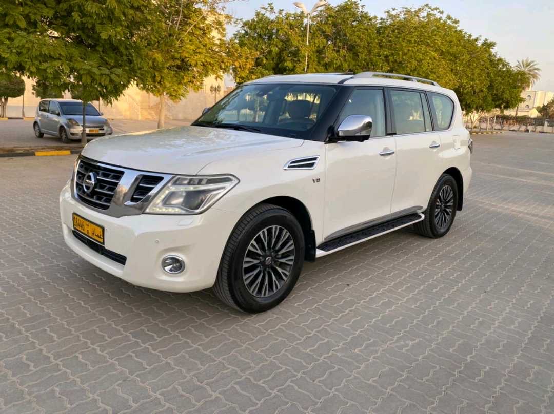 2014 Nissan Patrol Platinum thumbnail 2