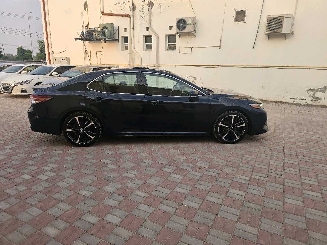 2018 Toyota Camry XSE thumbnail 2