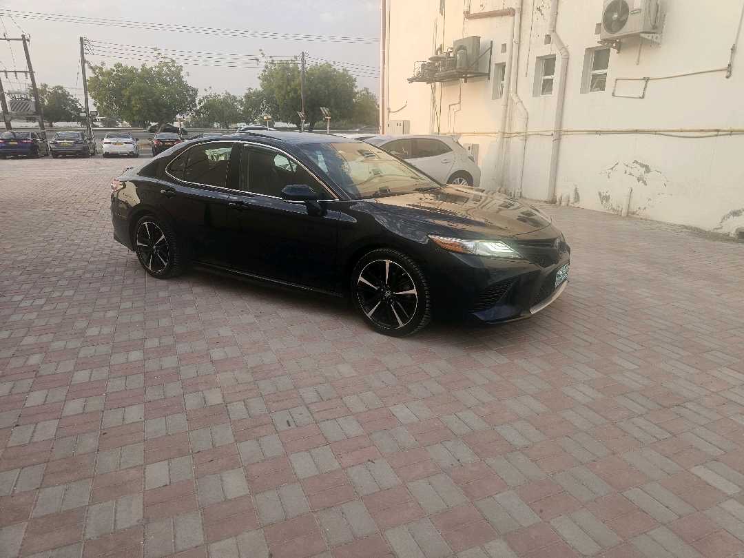 2018 Toyota Camry XSE thumbnail 5