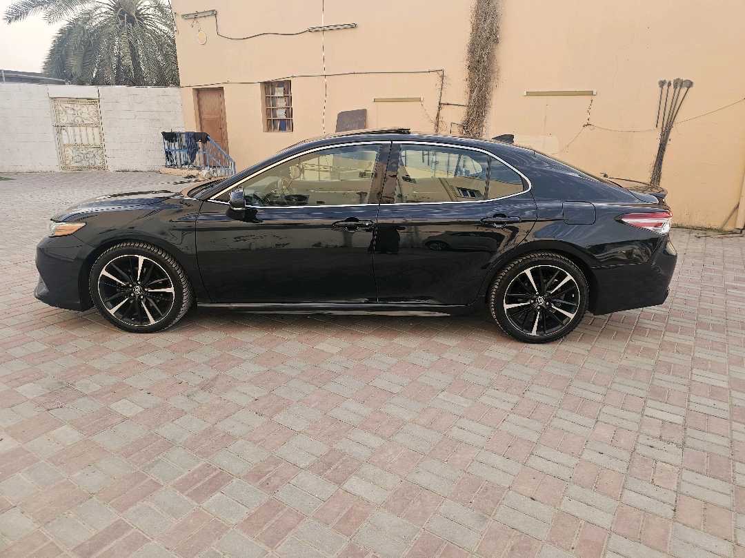 2018 Toyota Camry XSE thumbnail 6