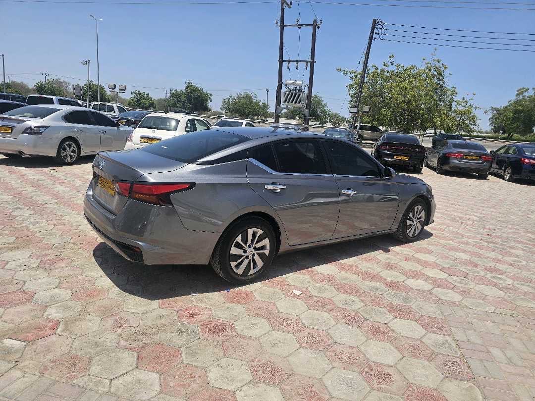 2022 Nissan Altima S thumbnail 3