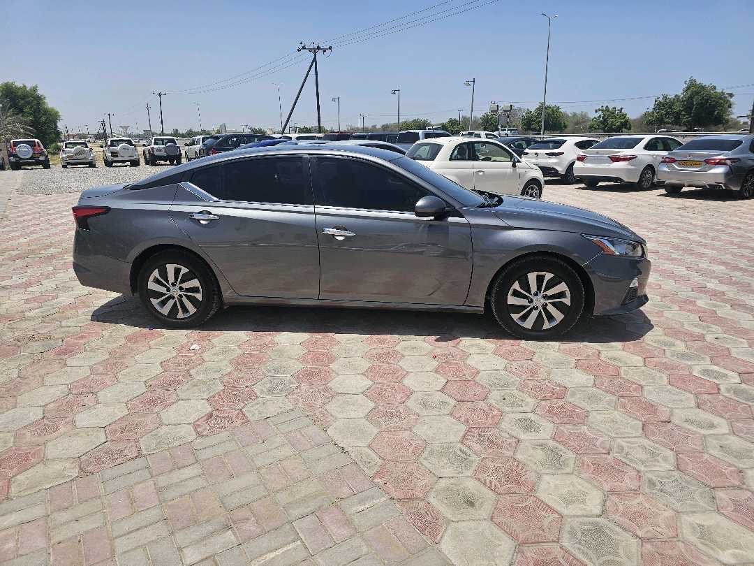2022 Nissan Altima S thumbnail 9