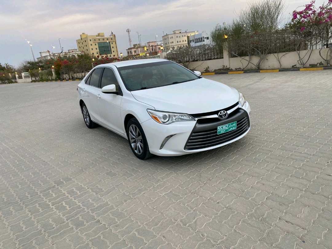 2017 Toyota Camry XSE thumbnail 3