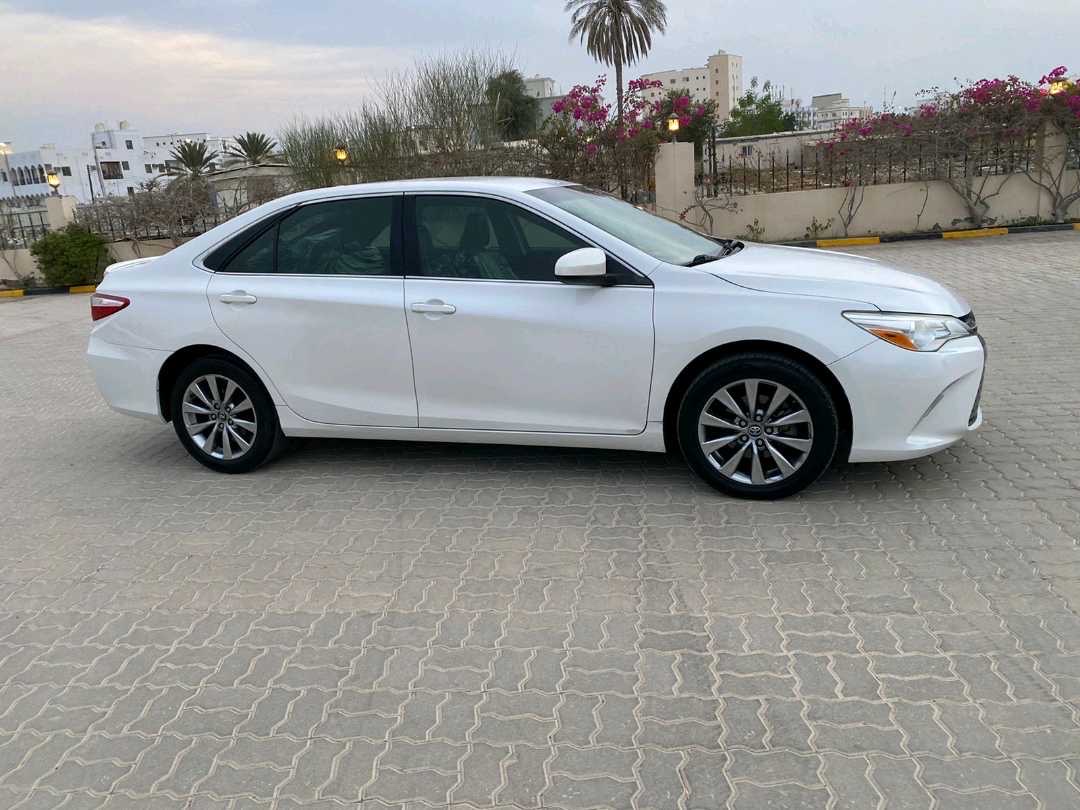 2017 Toyota Camry XSE thumbnail 5