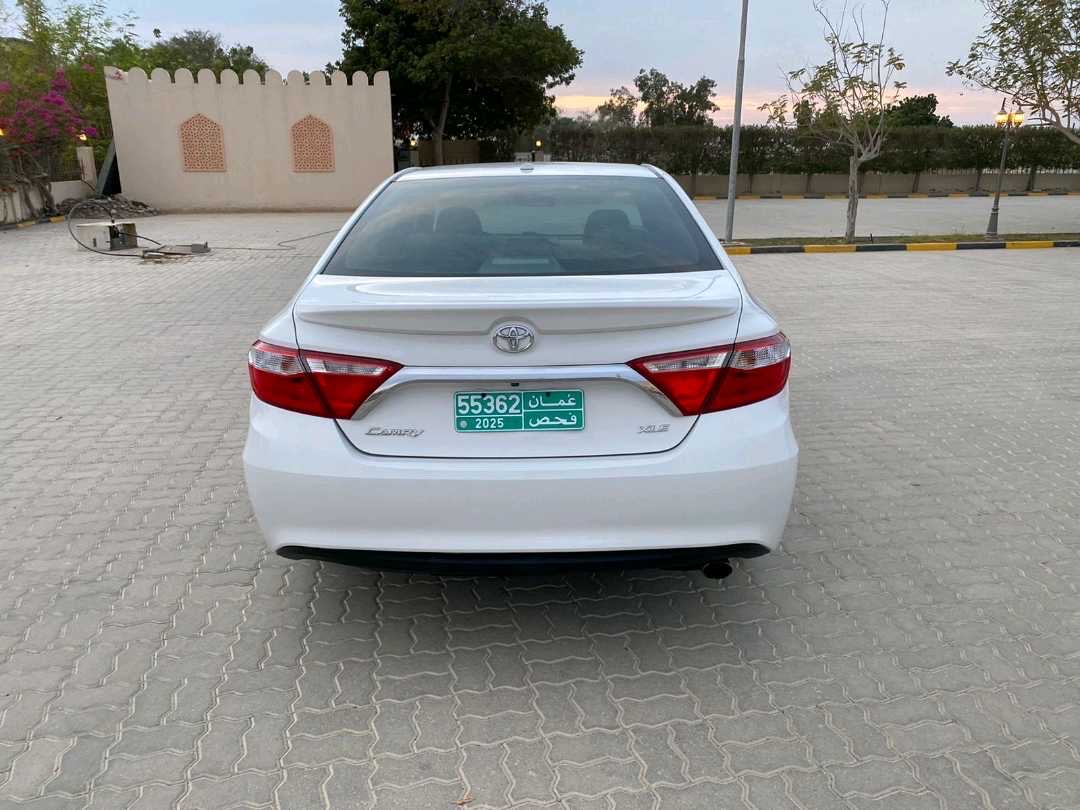 2017 Toyota Camry XSE thumbnail 6