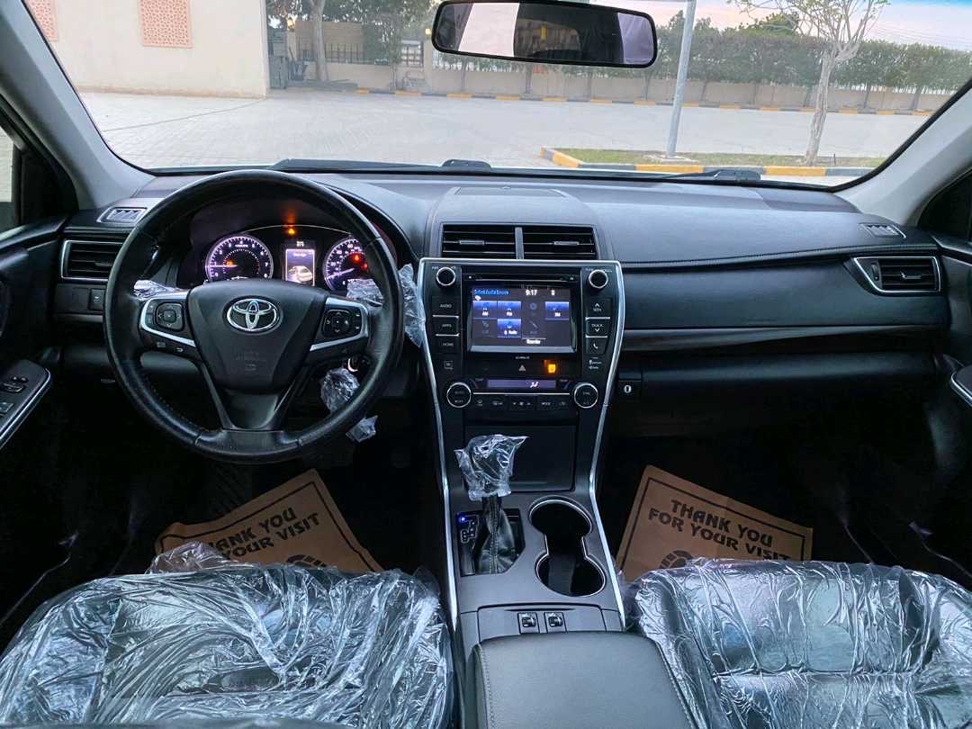 2017 Toyota Camry XSE thumbnail 8