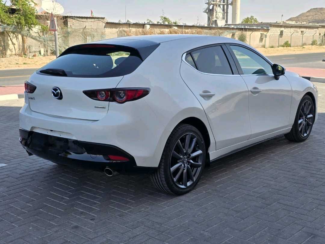 2021 Mazda 3 S thumbnail 2