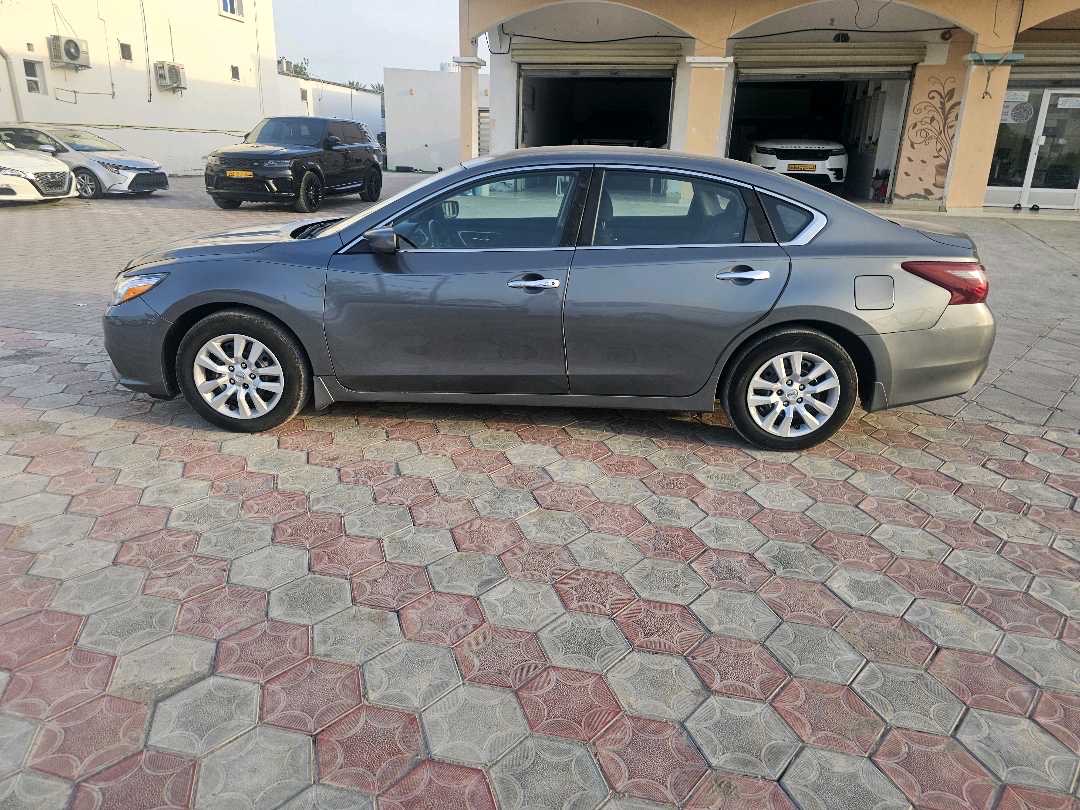 2018 Nissan Altima S thumbnail 9