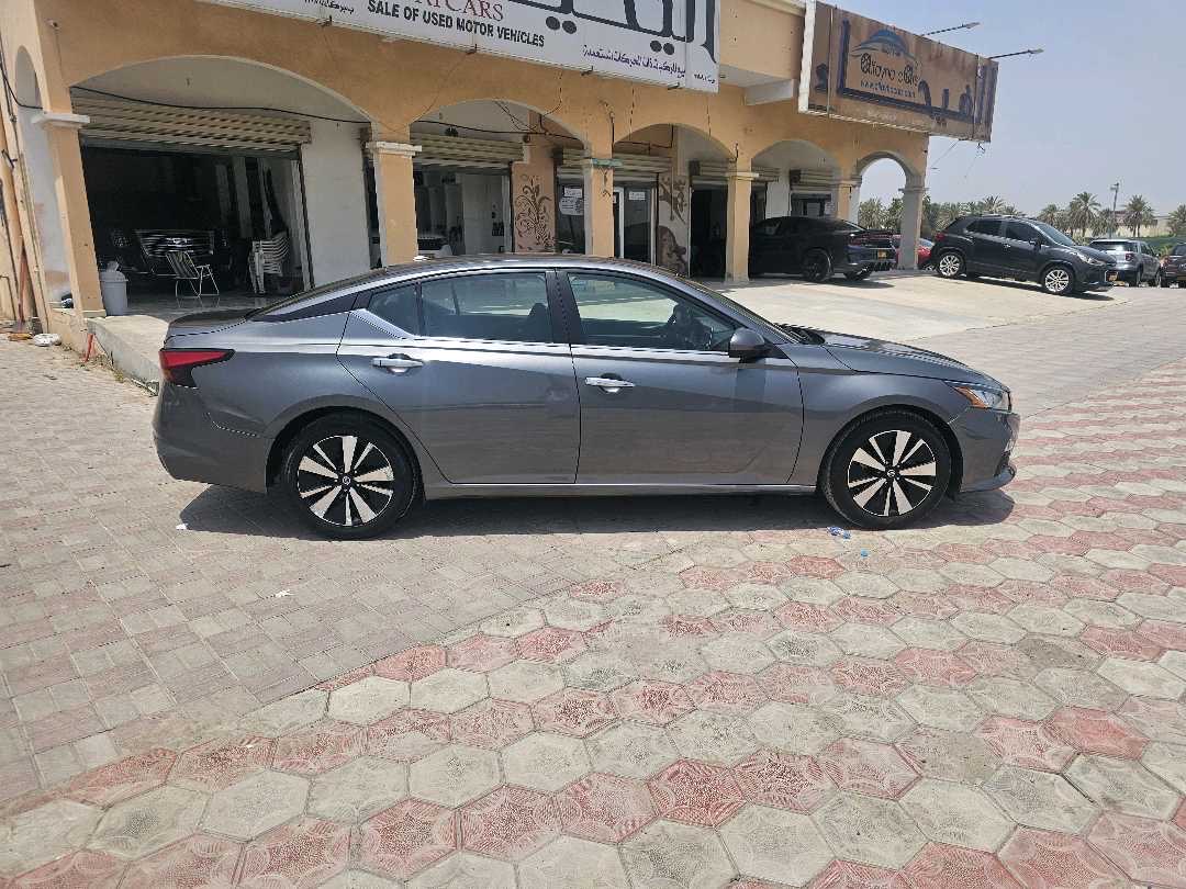 2021 Nissan Altima SV thumbnail 2