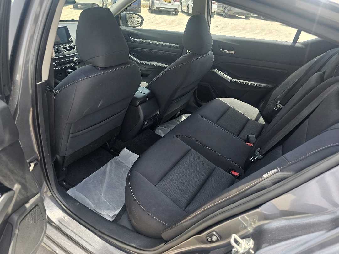 2021 Nissan Altima SV thumbnail 4