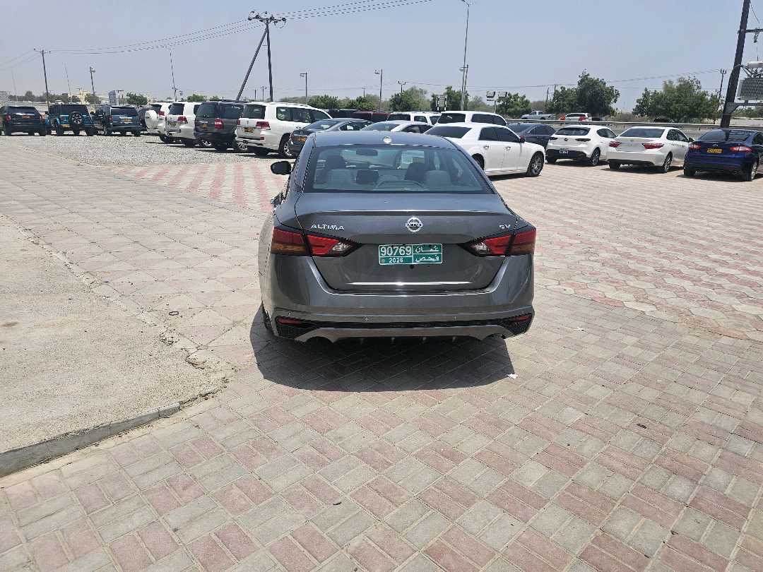 2021 Nissan Altima SV thumbnail 9