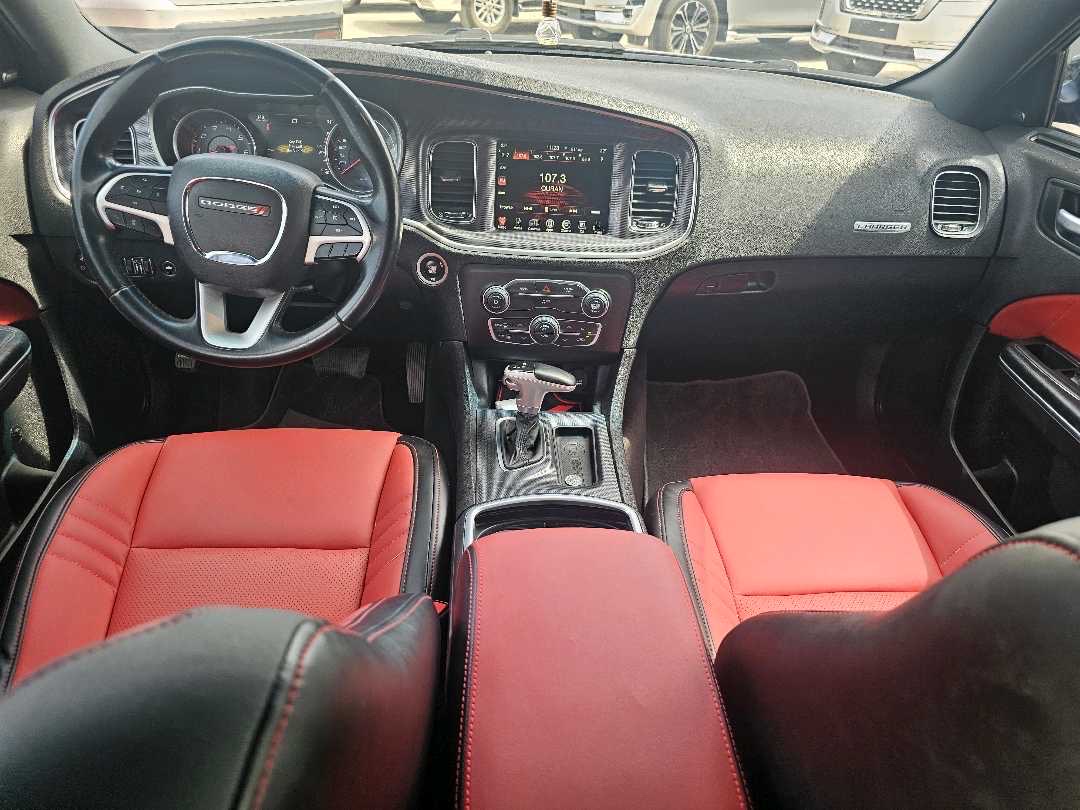 2017 Dodge Charger SXT thumbnail 3