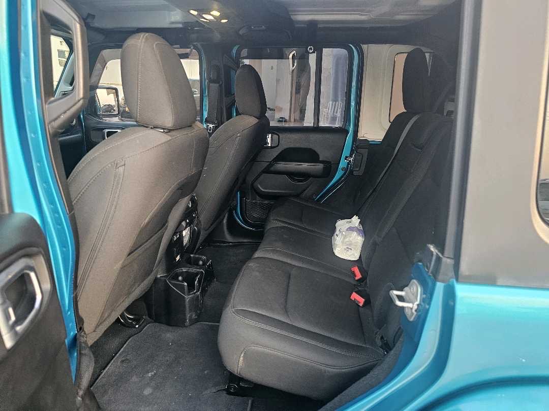 2019 Jeep Wrangler Sahara thumbnail 2