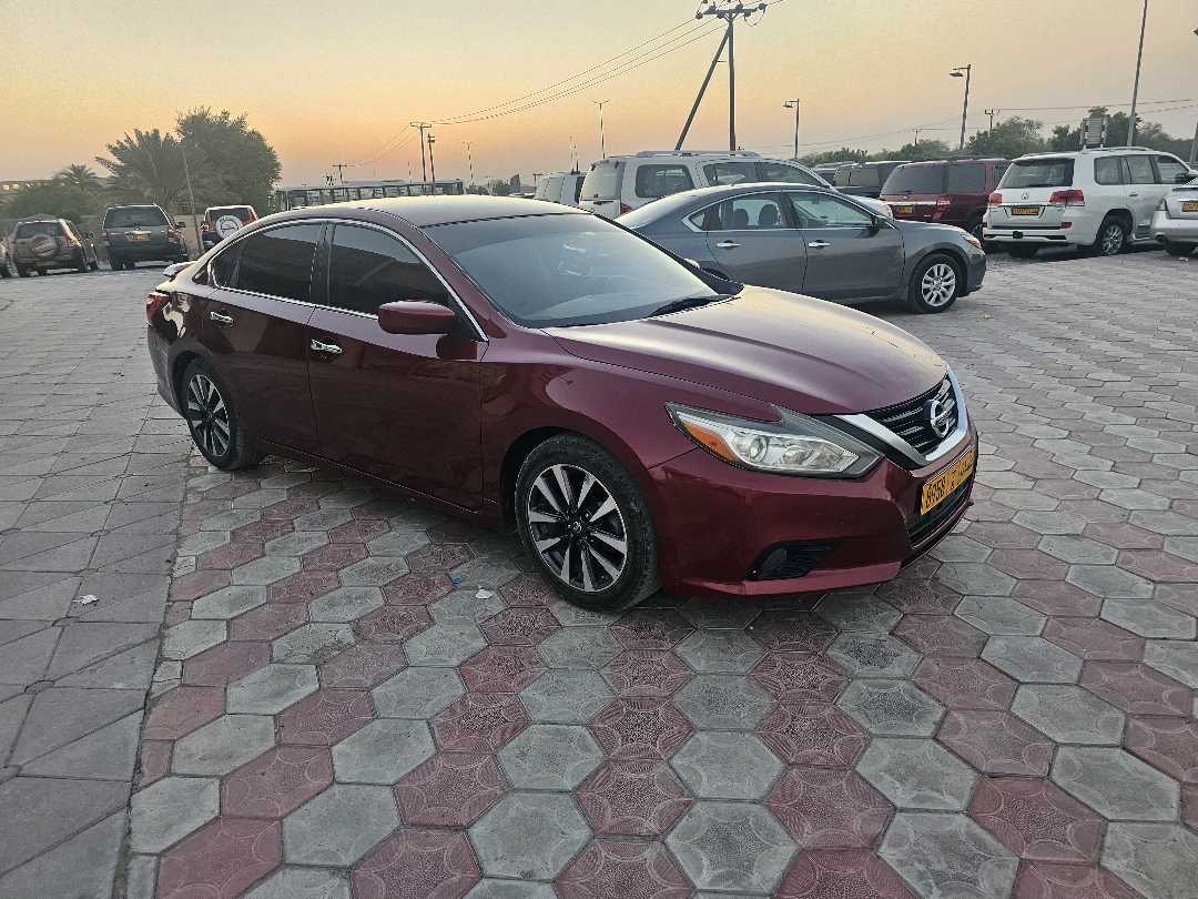 2017 Nissan Altima SV thumbnail 7