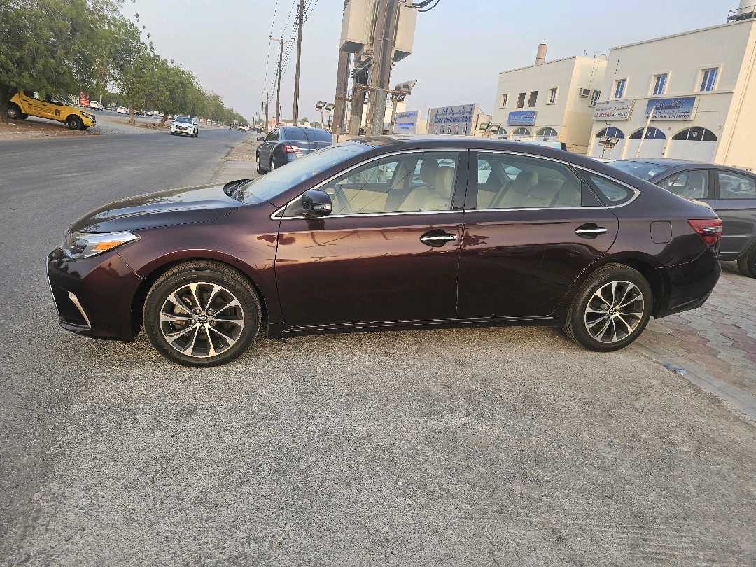 2018 Toyota Avalon XLE thumbnail 2