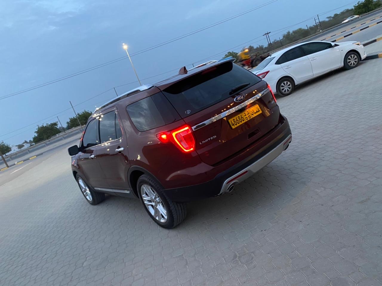 2016 Ford Explorer S thumbnail 3