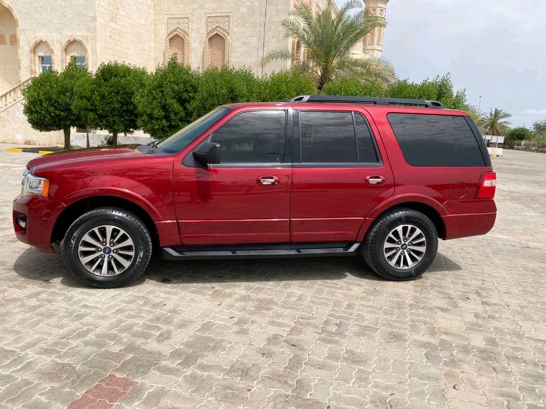 2017 Ford Expedition S thumbnail 3
