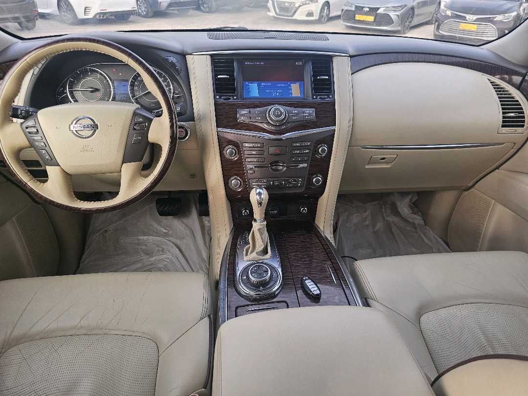 2014 Nissan Patrol Platinum thumbnail 2