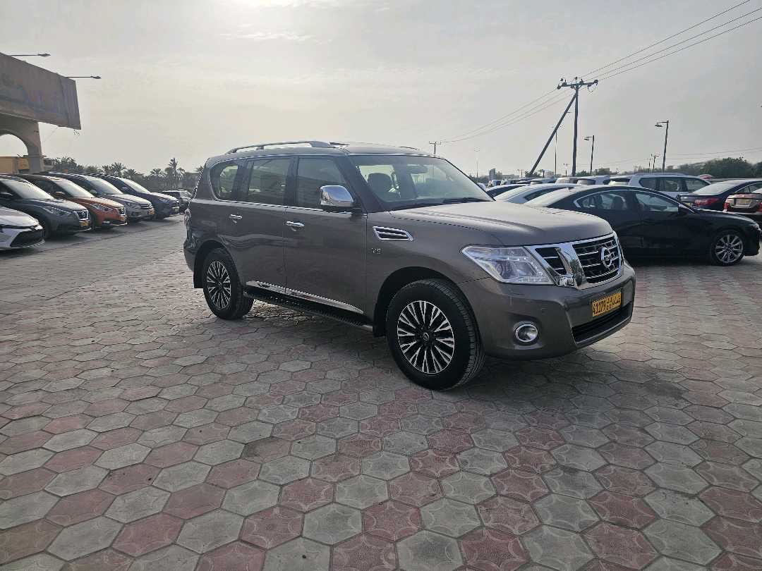 2014 Nissan Patrol Platinum thumbnail 3