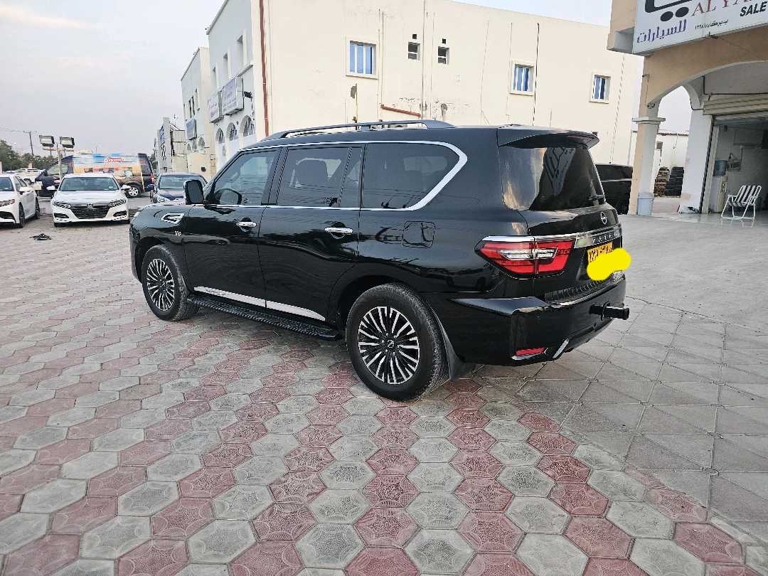 2018 Nissan Armada Platinum thumbnail 4