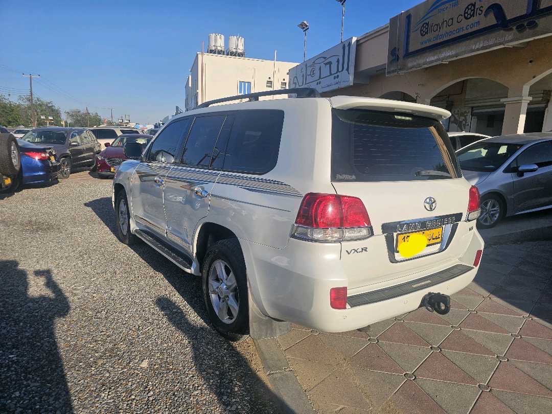 2010 Toyota Land Cruiser VXR thumbnail 3