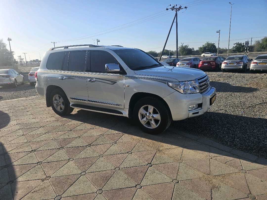 2010 Toyota Land Cruiser VXR thumbnail 4