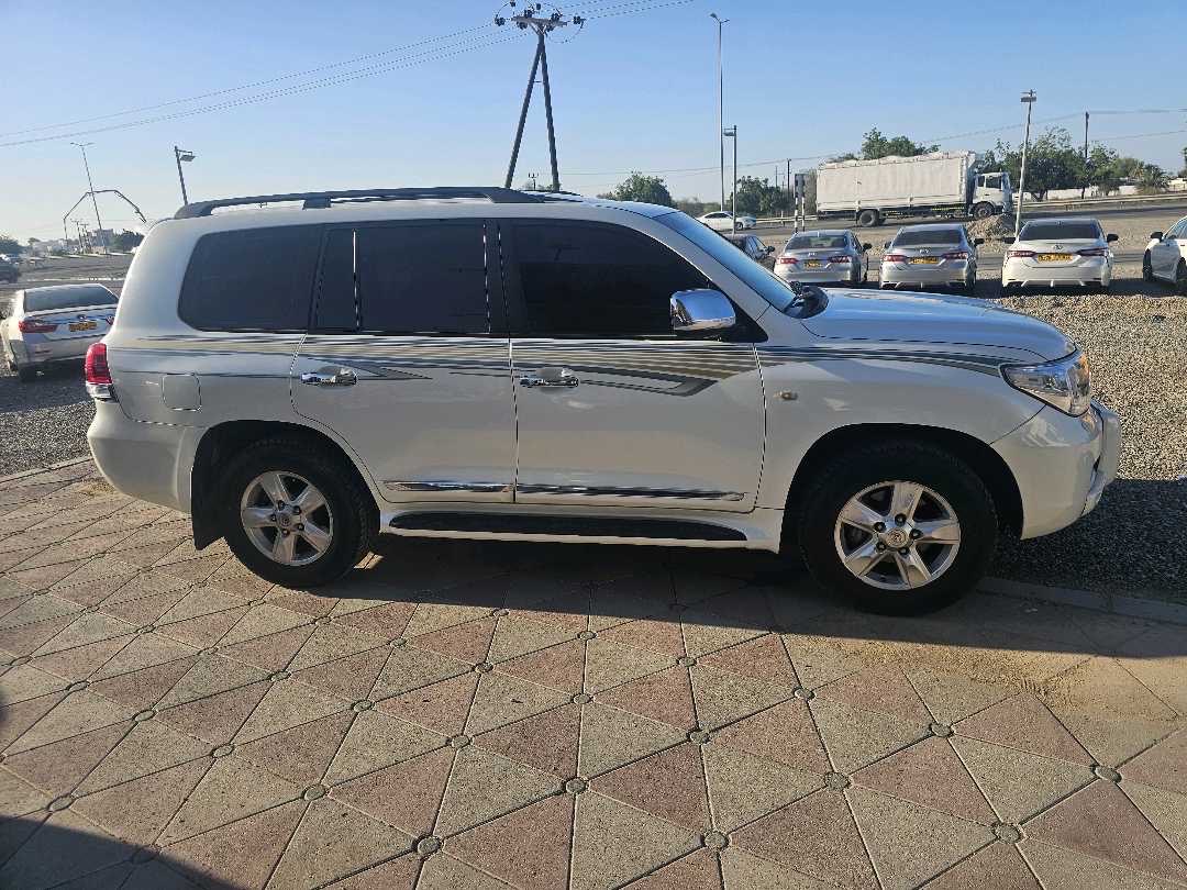 2010 Toyota Land Cruiser VXR thumbnail 5